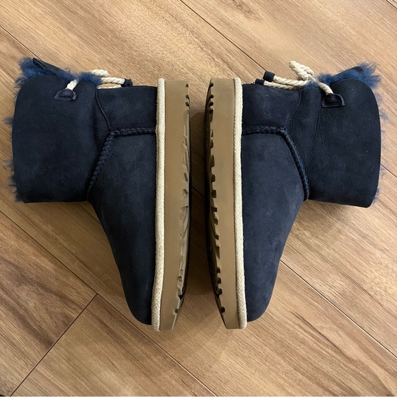 UGG AUSTRALIA Selene Boot - Picture 8 of 8